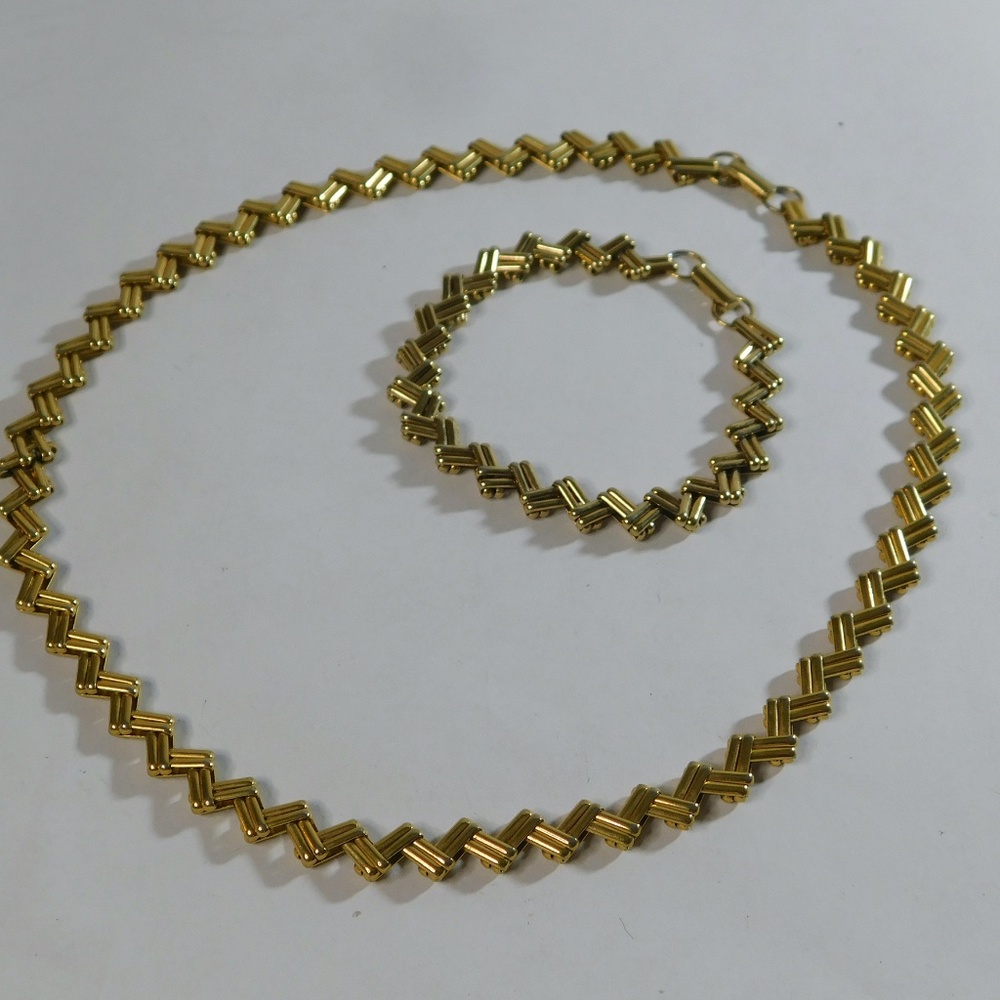 Vintage Avon Collar Necklace and Matching Bracelet Gold Tone Zig Zag Signed